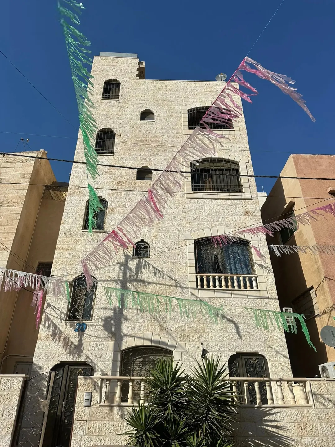 عمارة اربع طوابق للبيع — صورة 2