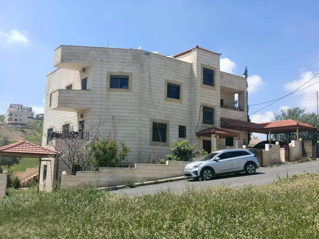 عمارة سكنية مميزة للبيع في عين رباط – عمان