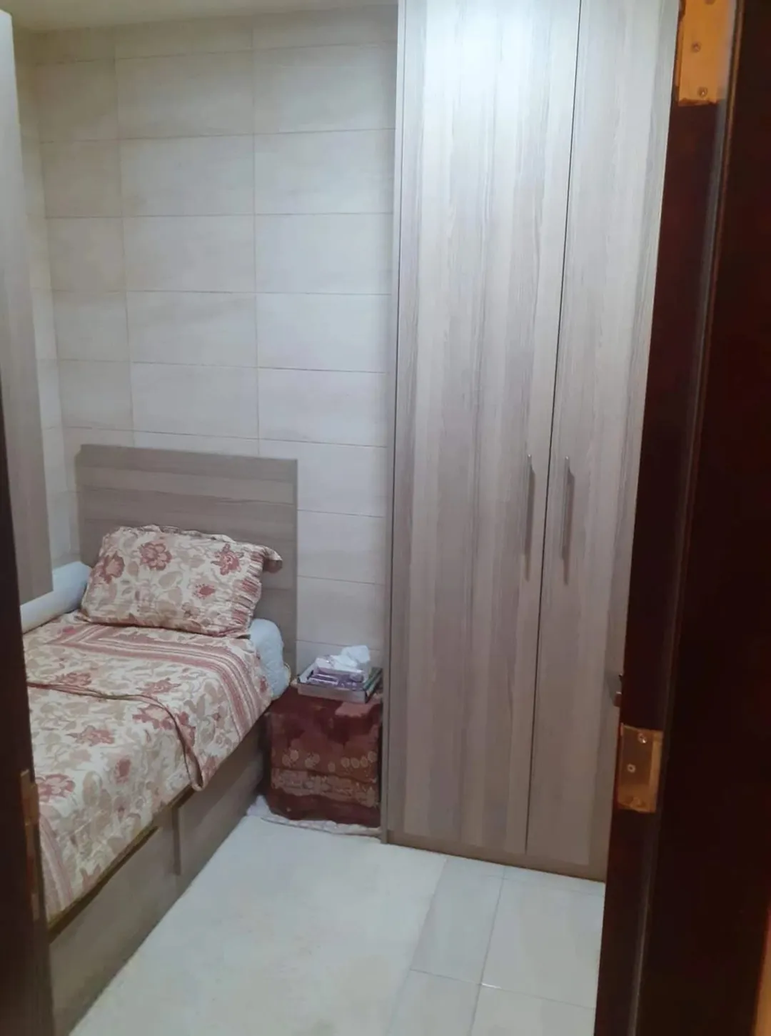 شقة فاخرة للبيع في طريق المطار بالقرب من جامعة البترا