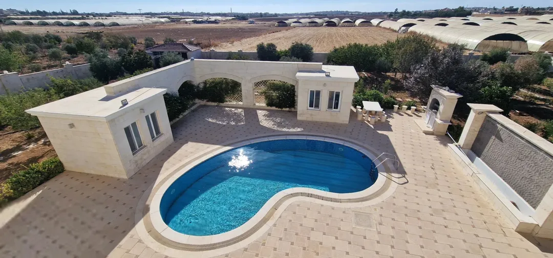 Palace for sale in Husban Madaba