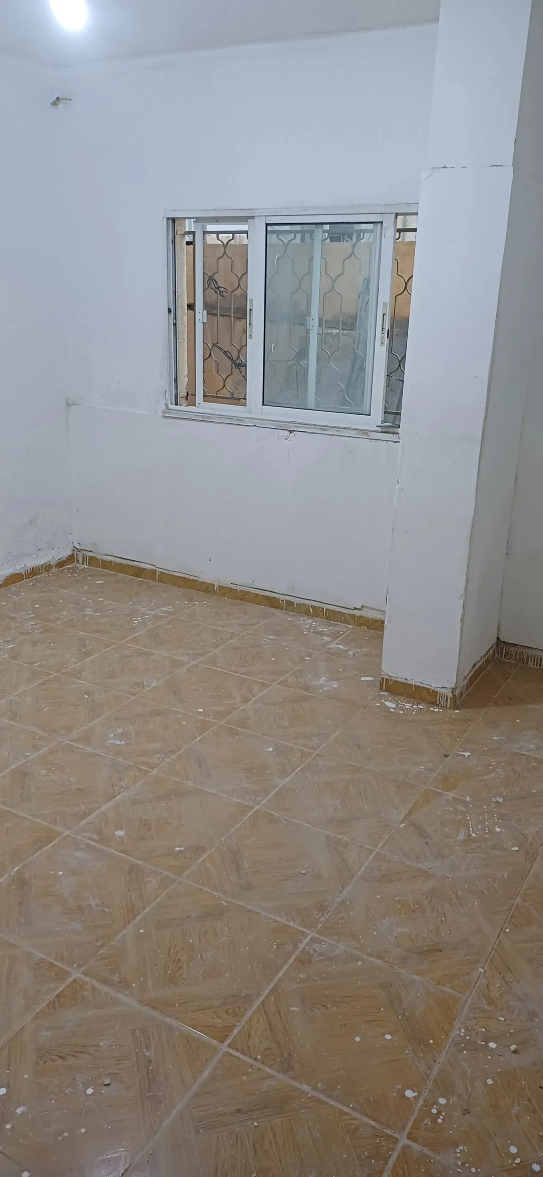 شقة طابق ارضي مع تراس في الحي الشرقي