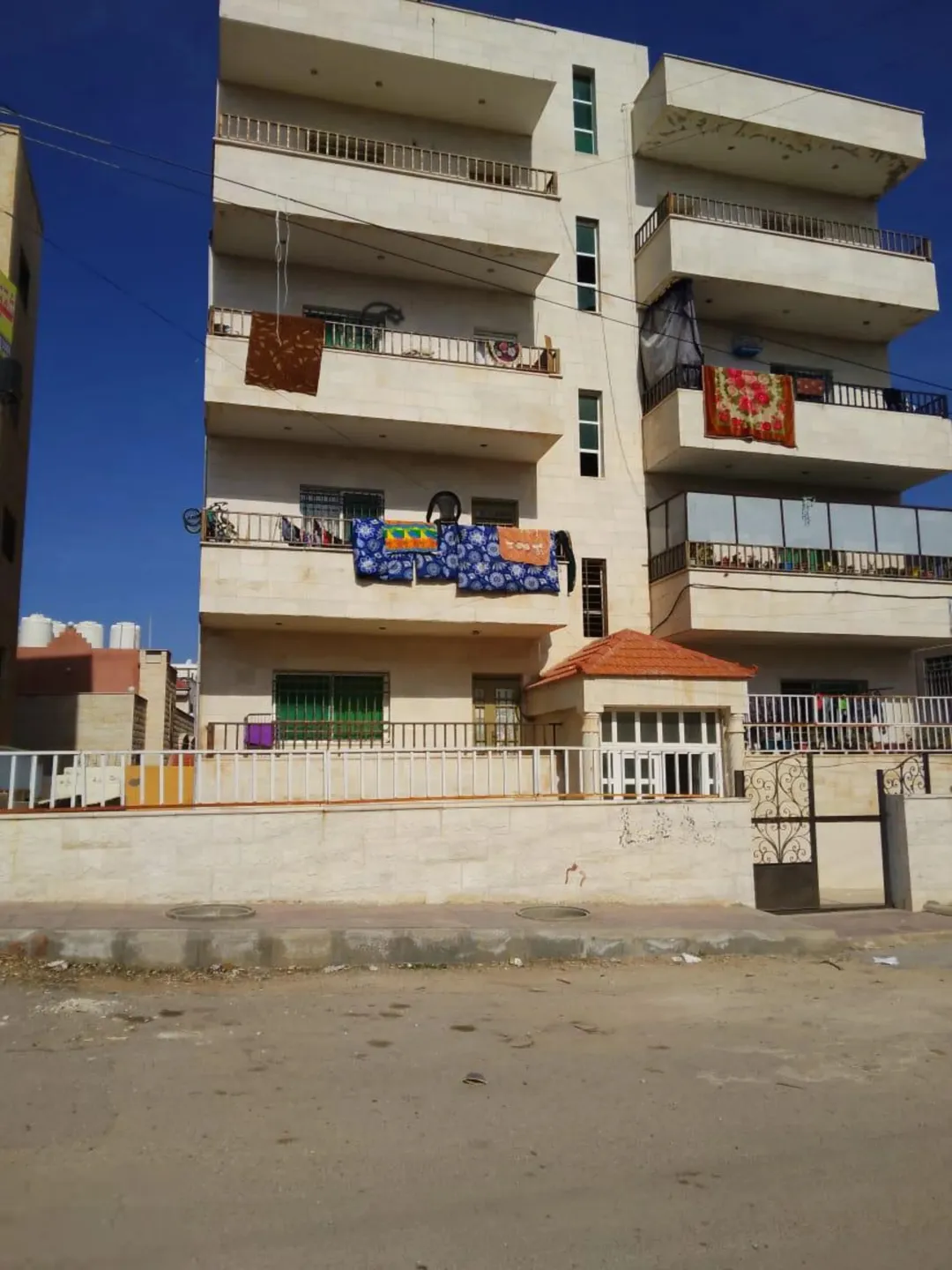 عمارة سكنية 10شقق للبيع بسعر لقطه