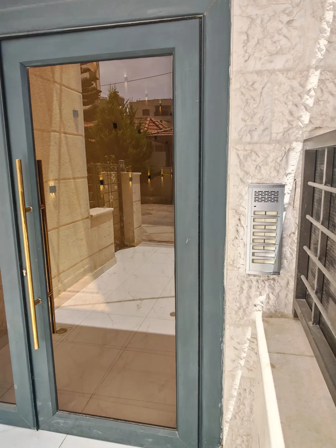 شقة مميزة للبيع في إربد – منطقة الراهبات فرصة للسكن والاستثمار