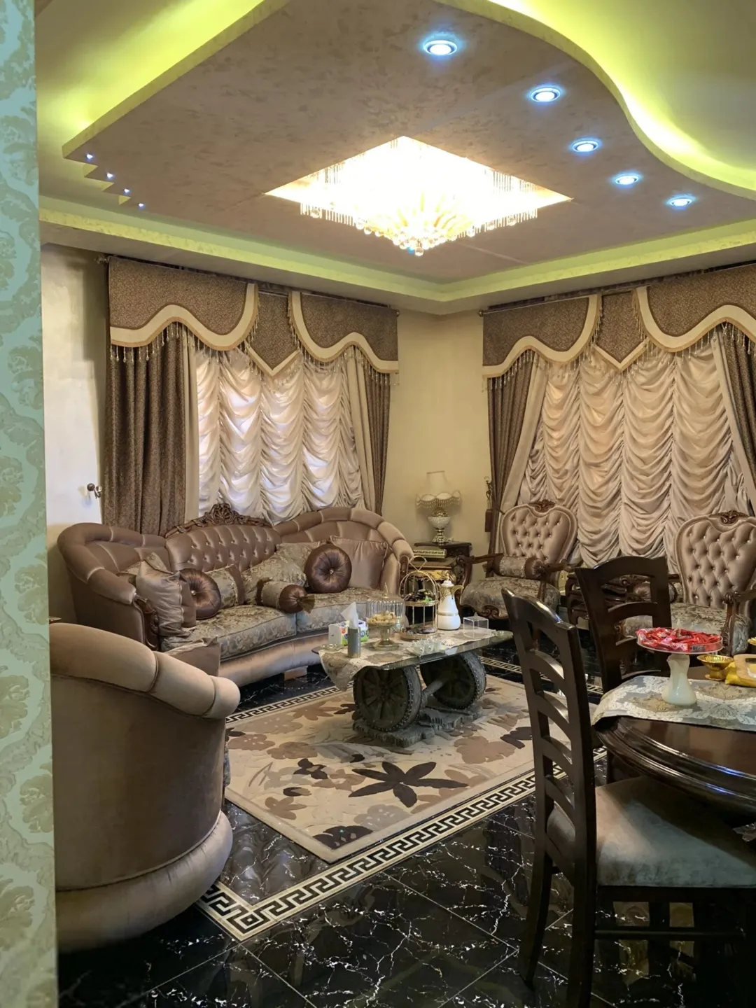 فيلا فاخرة للبيع في جاوا – عمان