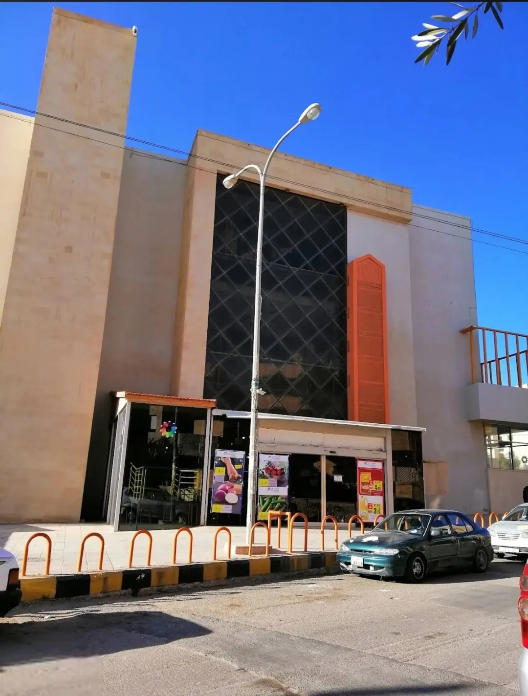 قطعة تصلح إسكان بالقرب من صحارى مول مباشرة