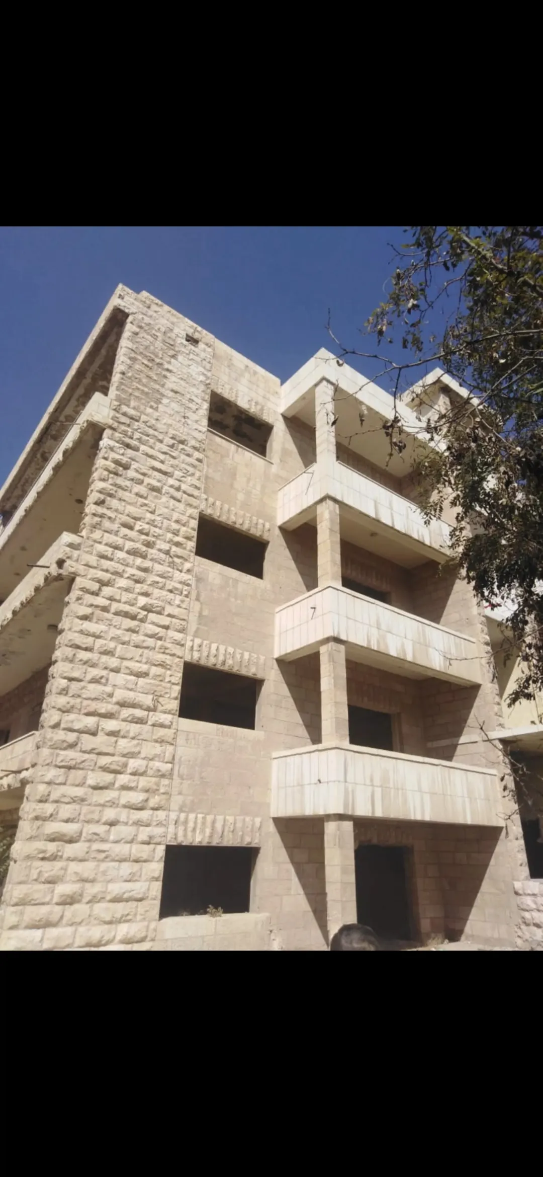 عمارة للبيع في المزاد العلني في جبل عمان على شارعين