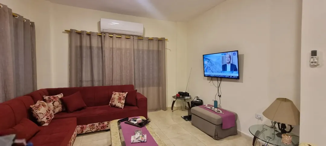 منزل للبيع في دير علا مع مسبح وإطلالة ساحرة على المزارع