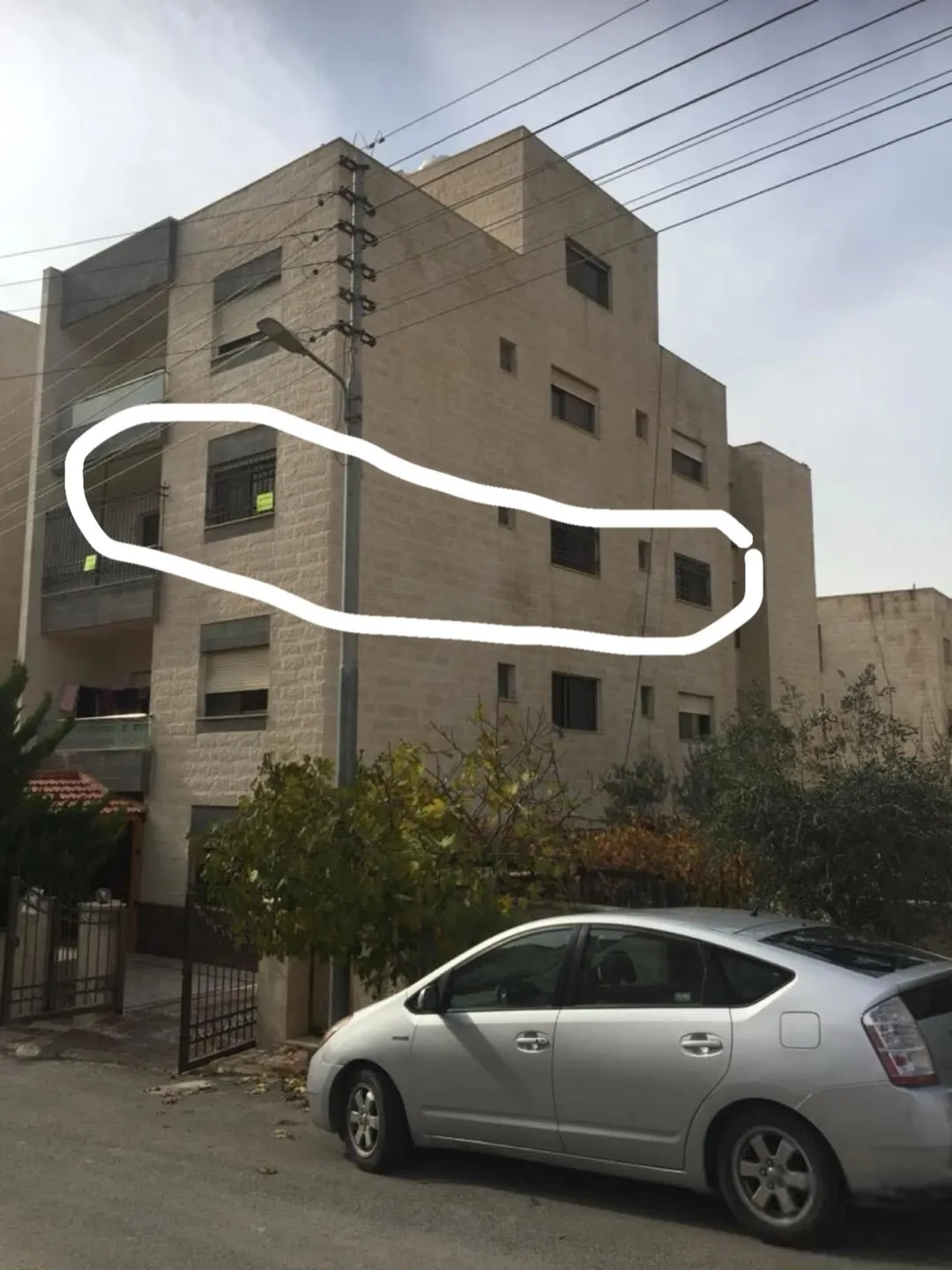 شقة فخمة للبيع في عاطلان مساحة واسعة وتقسيم عصري