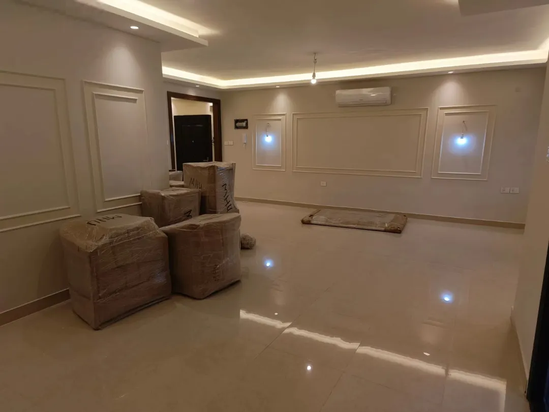 شقة مجددة بالكامل في موقع استراتيجي متميز