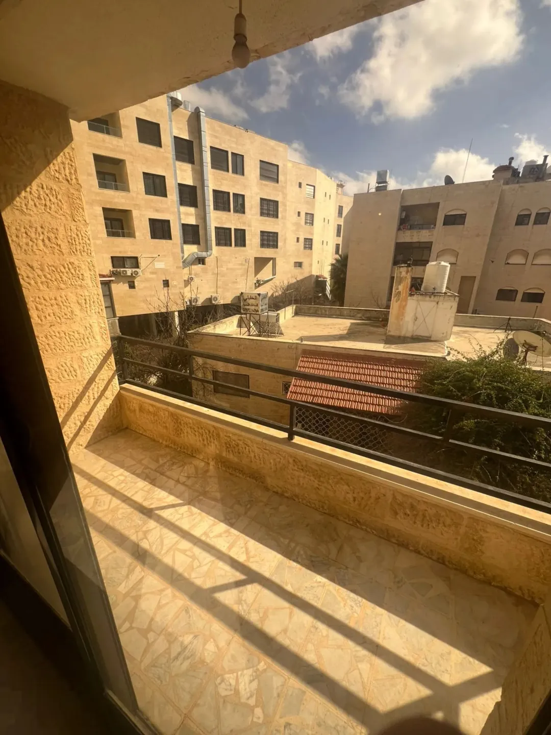 شقة للبيع في خلدا بجانب فندق الموفنبيك