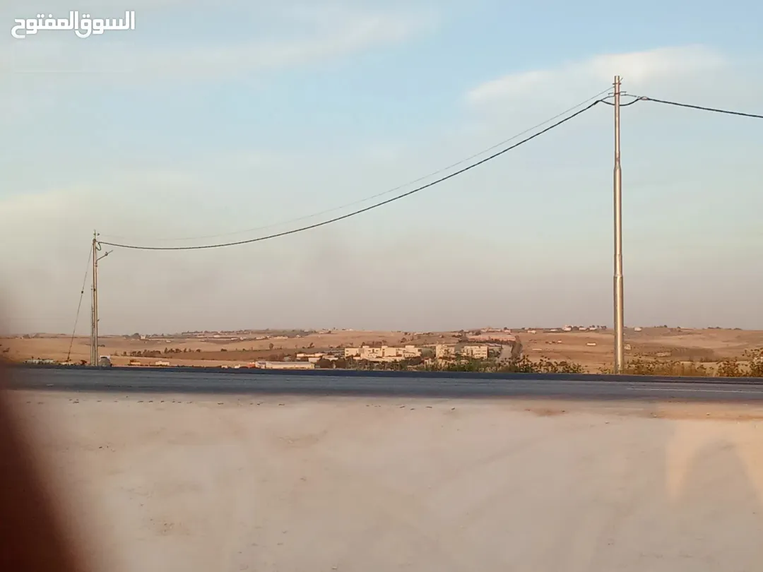 ارض في مادبا الجامعة الامريكية الطريق الملوكي ثاني نمرة عن الشارع الرئيسي مقابل الجامعة الامريكية