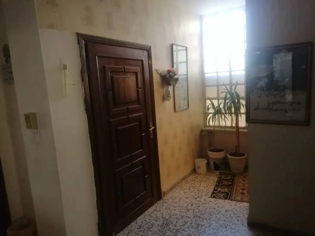 عمارة بالرصيفة الجبل الشمالي على شارعين للبيع بسعر مغر جدا