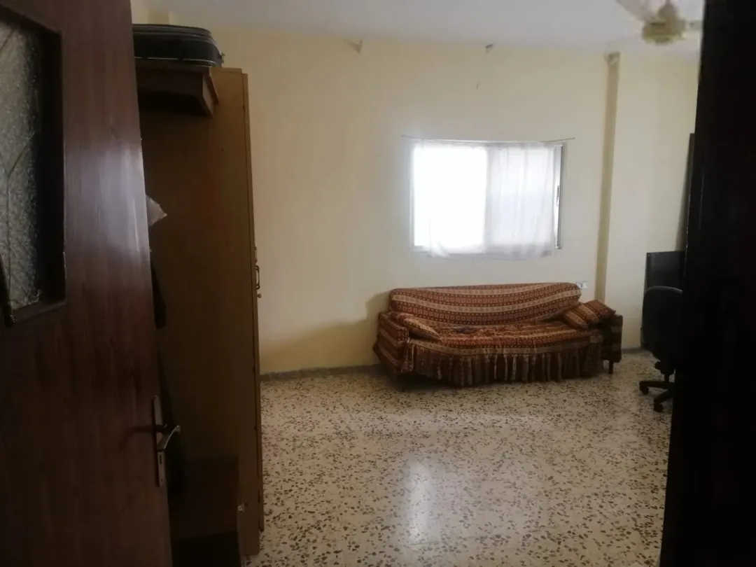 عمارة بالرصيفة الجبل الشمالي على شارعين للبيع بسعر مغر جدا