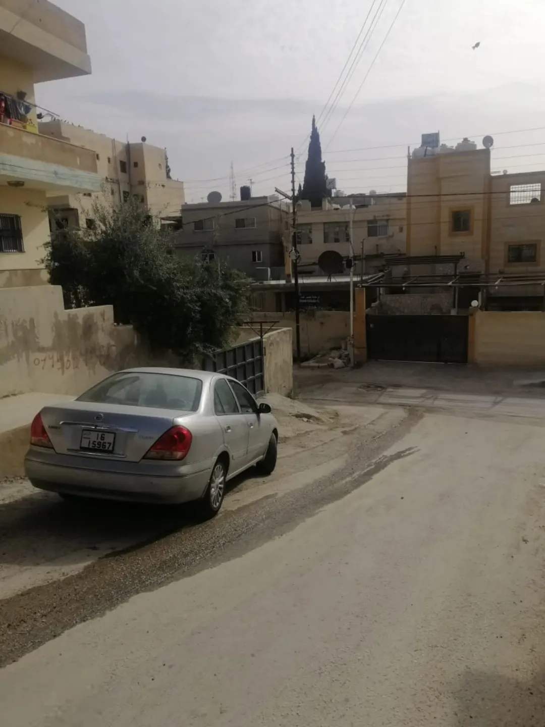 عمارة بالرصيفة الجبل الشمالي على شارعين للبيع بسعر مغر جدا