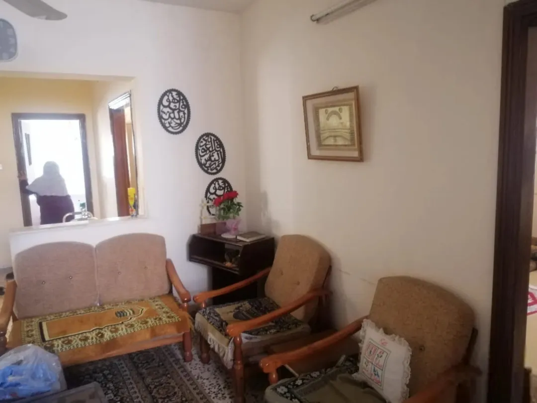 عمارة بالرصيفة الجبل الشمالي على شارعين للبيع بسعر مغر جدا