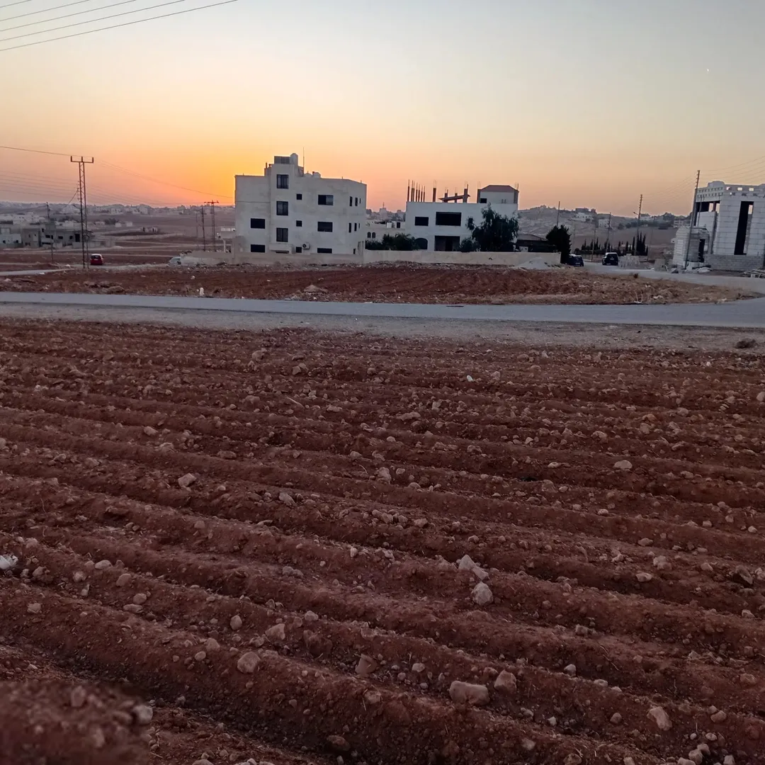 أرض مميزة للبيع في منطقة اليادودة