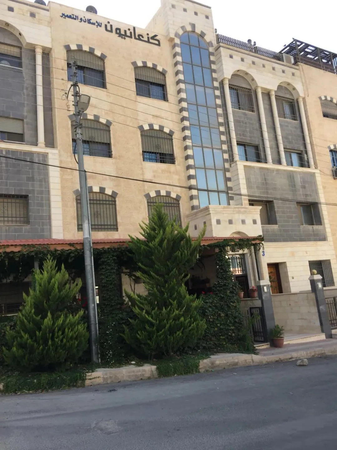 شقة سكنية مميزة للبيع بارقى احياء الجبيهة لمغترب (لم تسكن) وبسعر مميز
