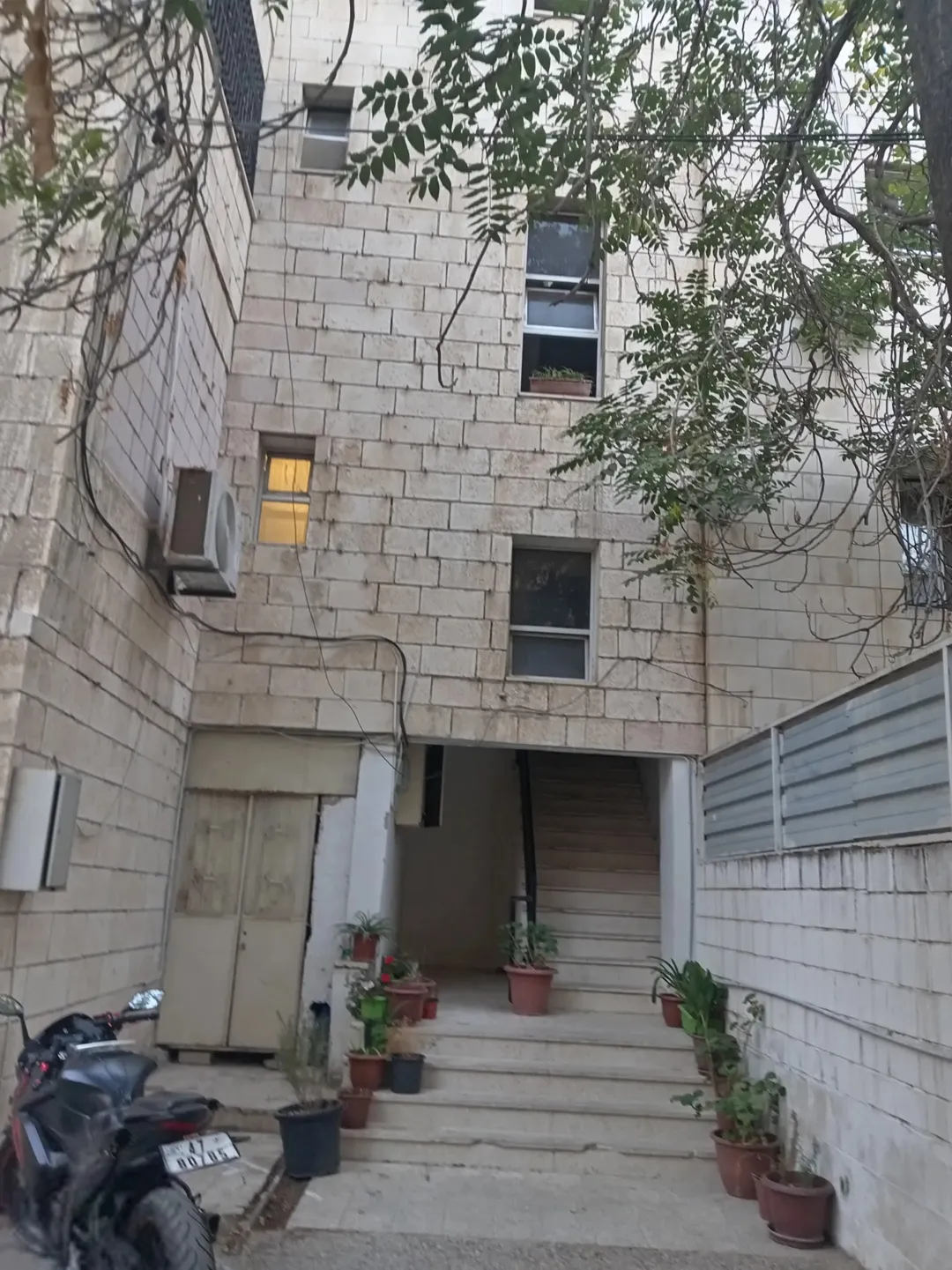 عمارة سكنية للبيع في منطقة الجامعة الأردنية – شارع الجامعة