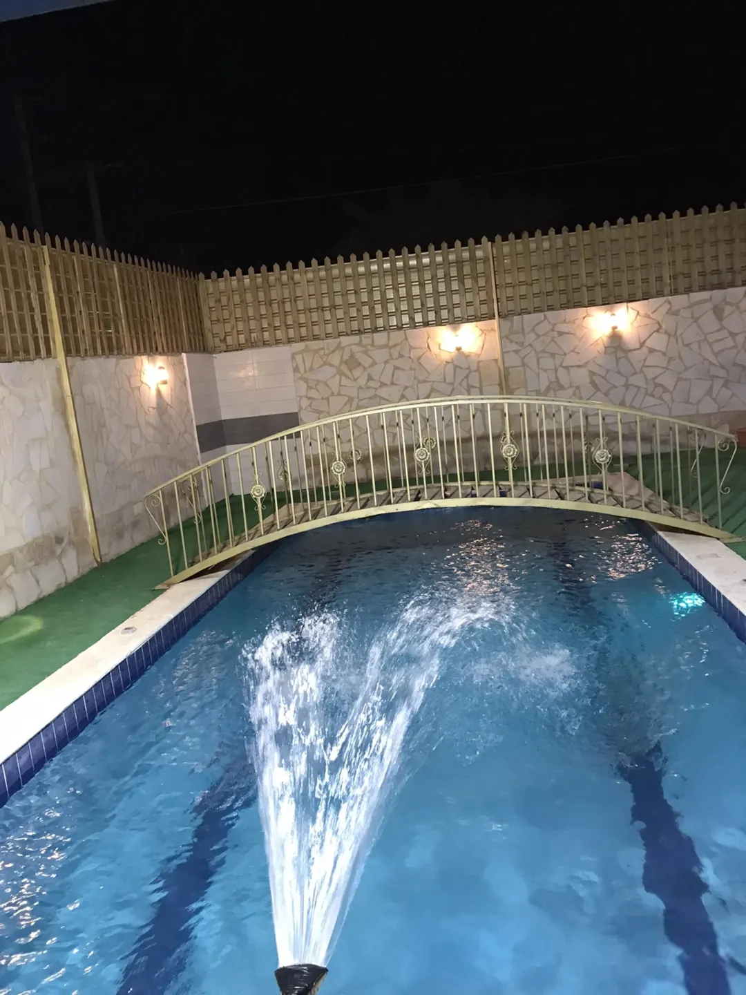 شاليه فاخر للبيع أو البدل في الغور بالقرب من البحر الميت