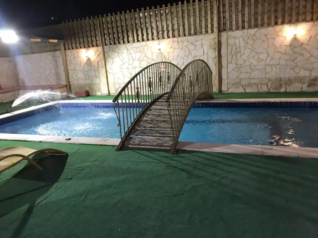 شاليه فاخر للبيع أو البدل في الغور بالقرب من البحر الميت