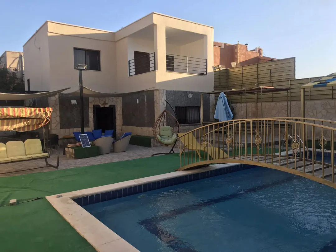 شاليه فاخر للبيع أو البدل في الغور بالقرب من البحر الميت