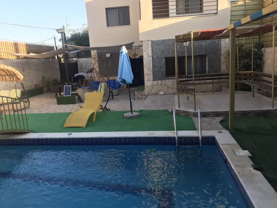 شاليه فاخر للبيع أو البدل في الغور بالقرب من البحر الميت