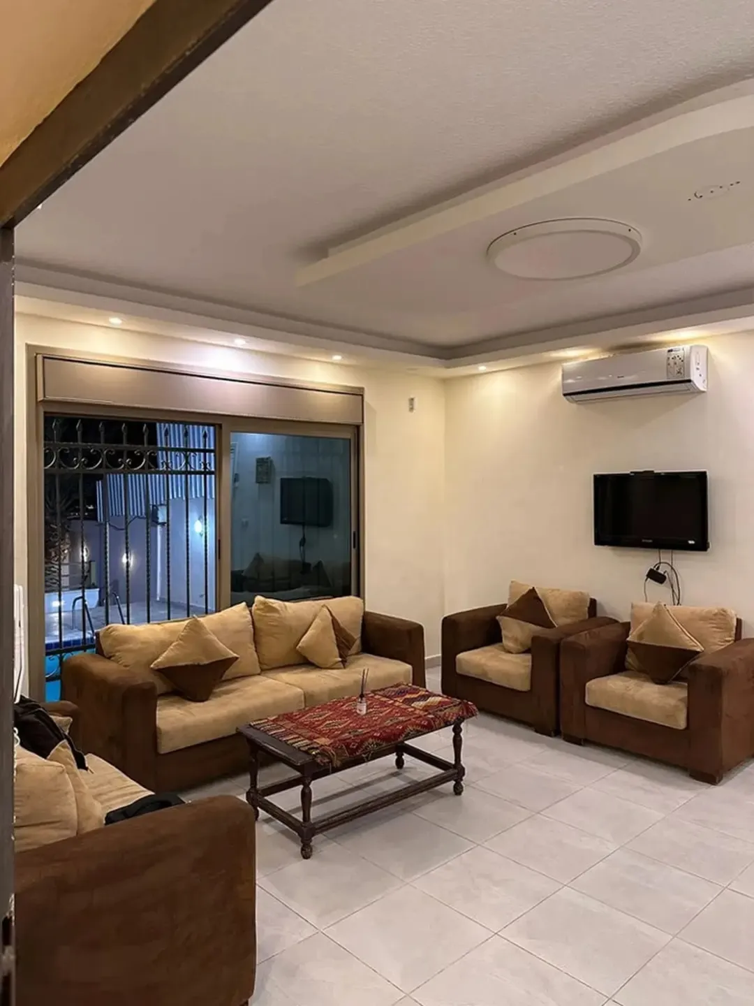 شاليه فاخر للبيع في الاغوار الجنوبية حي الروضة خصوصية تامة وفرصة استثمارية مميزة