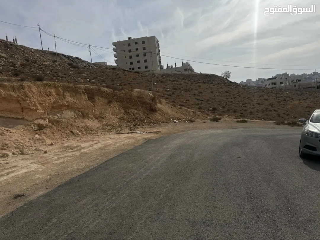 ارض مميزه وذات إطلاله مرتفعه 500متر ضاحية المدينه المنوره الزرقاء قوشان مستقل واصل خدمات وعلى شارعين
