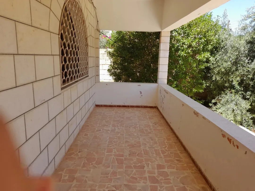 منزل للبيع في المفرق – شويكة الغربية على الشارع الرئيسي