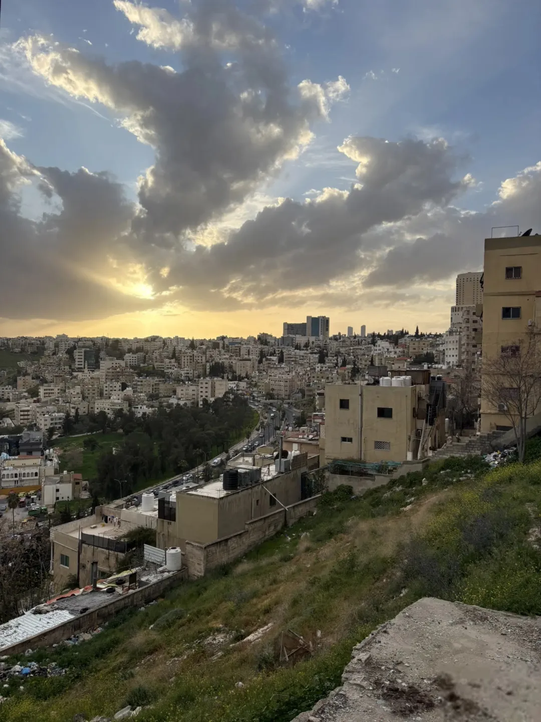 عمارة استثمارية فاخرة للبيع في قلب جبل عمان – أول شارع الخطيب