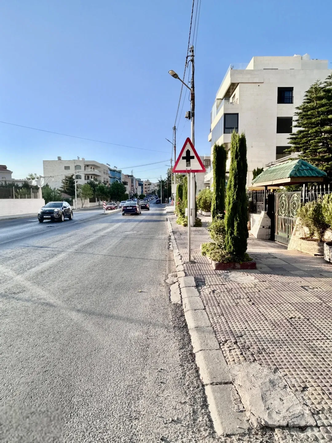 فيلا تجارية فاخرة للبيع في أم أذينة الغربي