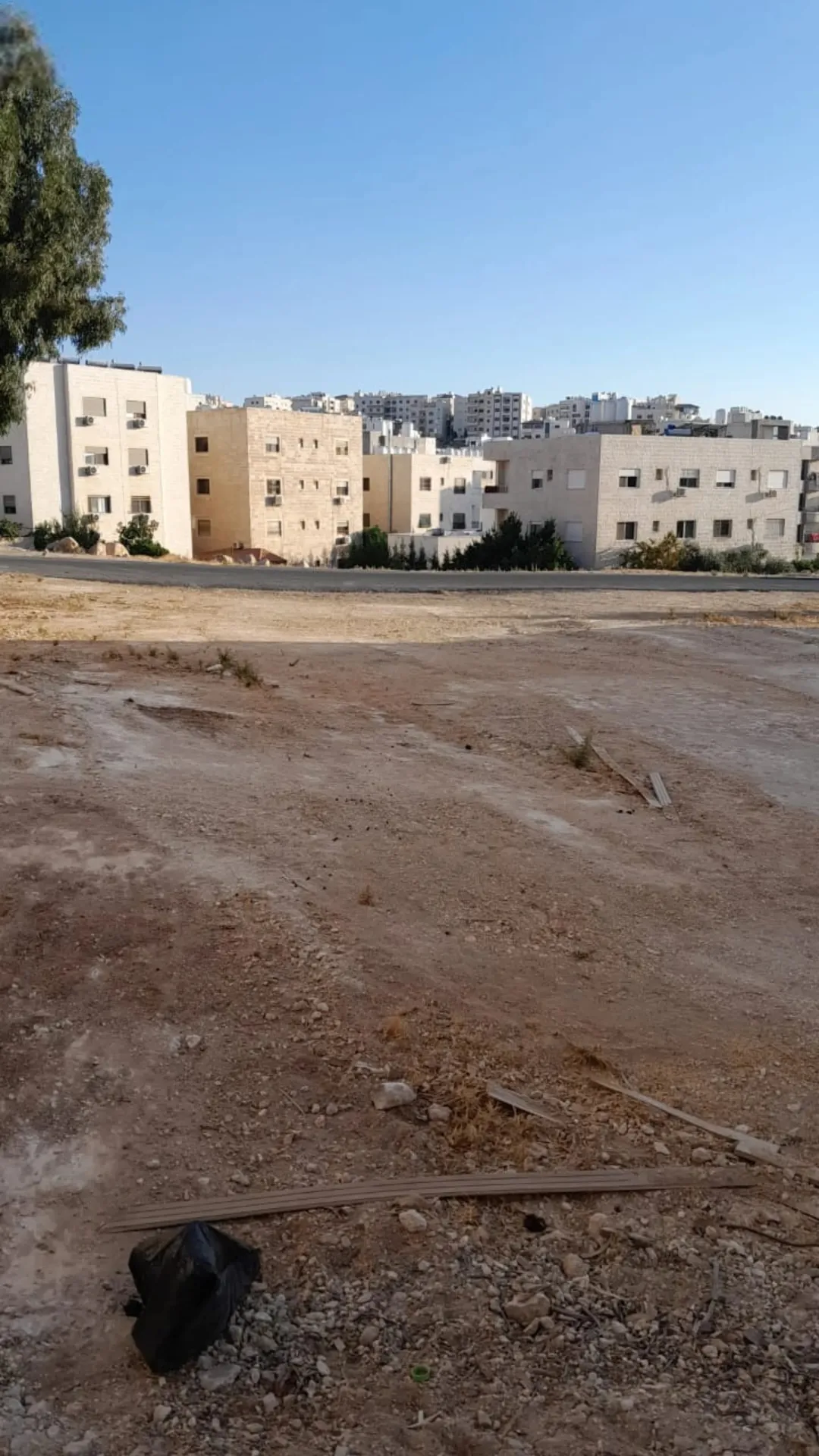 قطعة أرض فاخرة تطل على الأكاديمية البحرية – مباشرة