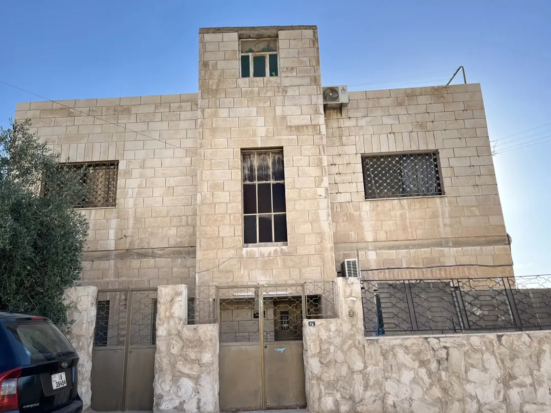 عمارة سكنية للبيع في الزرقاء – حي شاكر