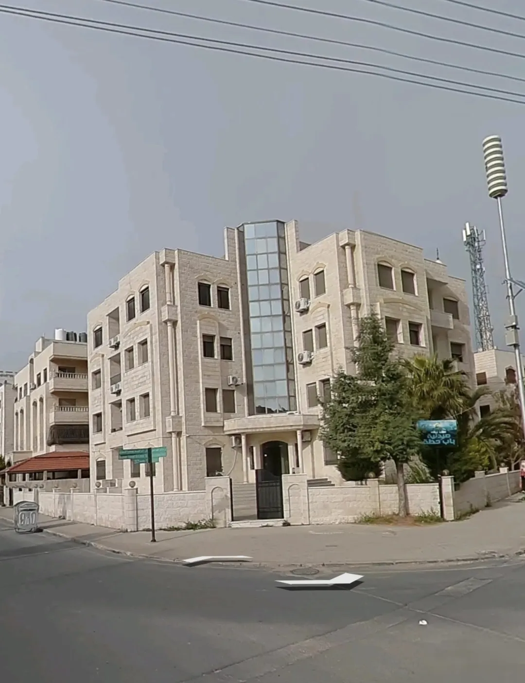 عمارة سكنية للبيع في الجبيهة بالقرب من الجامعة الأردنية
