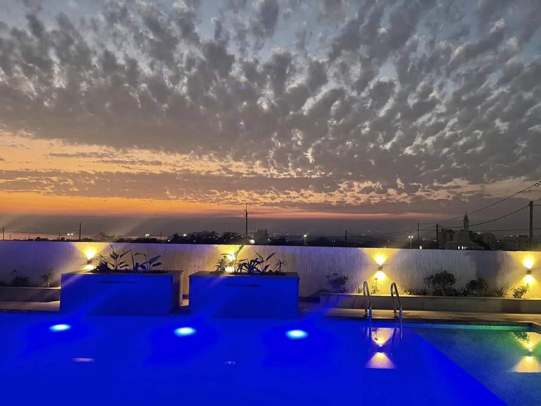 فيلا من 3 طوابق تشطيبات فاخره وإطلاله رائعه على البحر الميت Splendid villa with pool