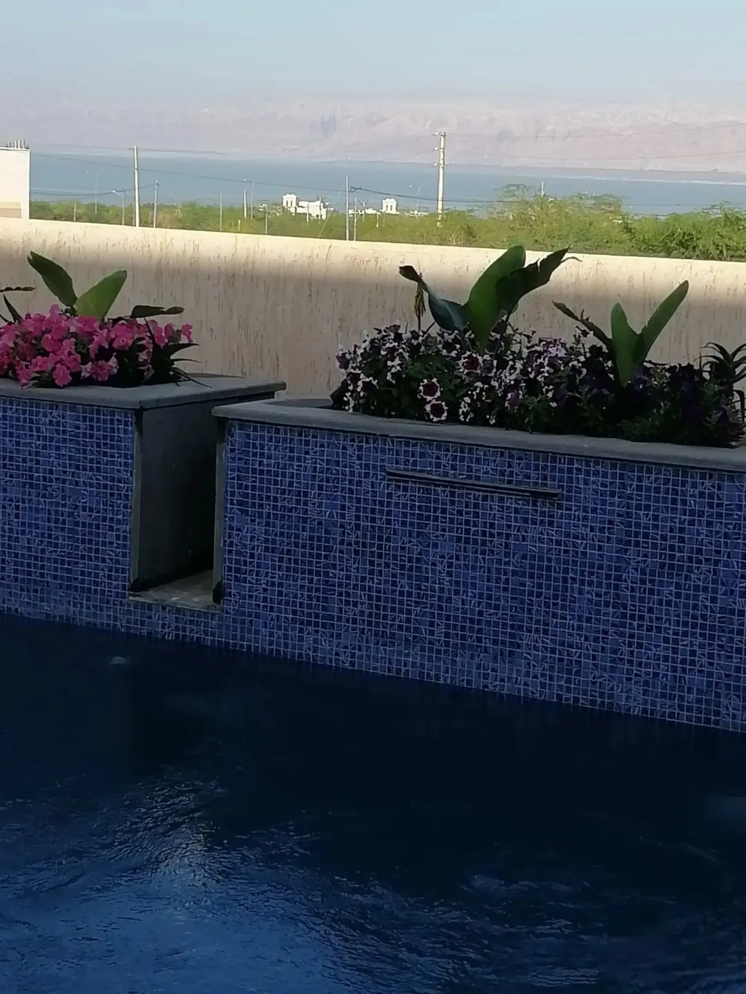 فيلا من 3 طوابق تشطيبات فاخره وإطلاله رائعه على البحر الميت Splendid villa with pool