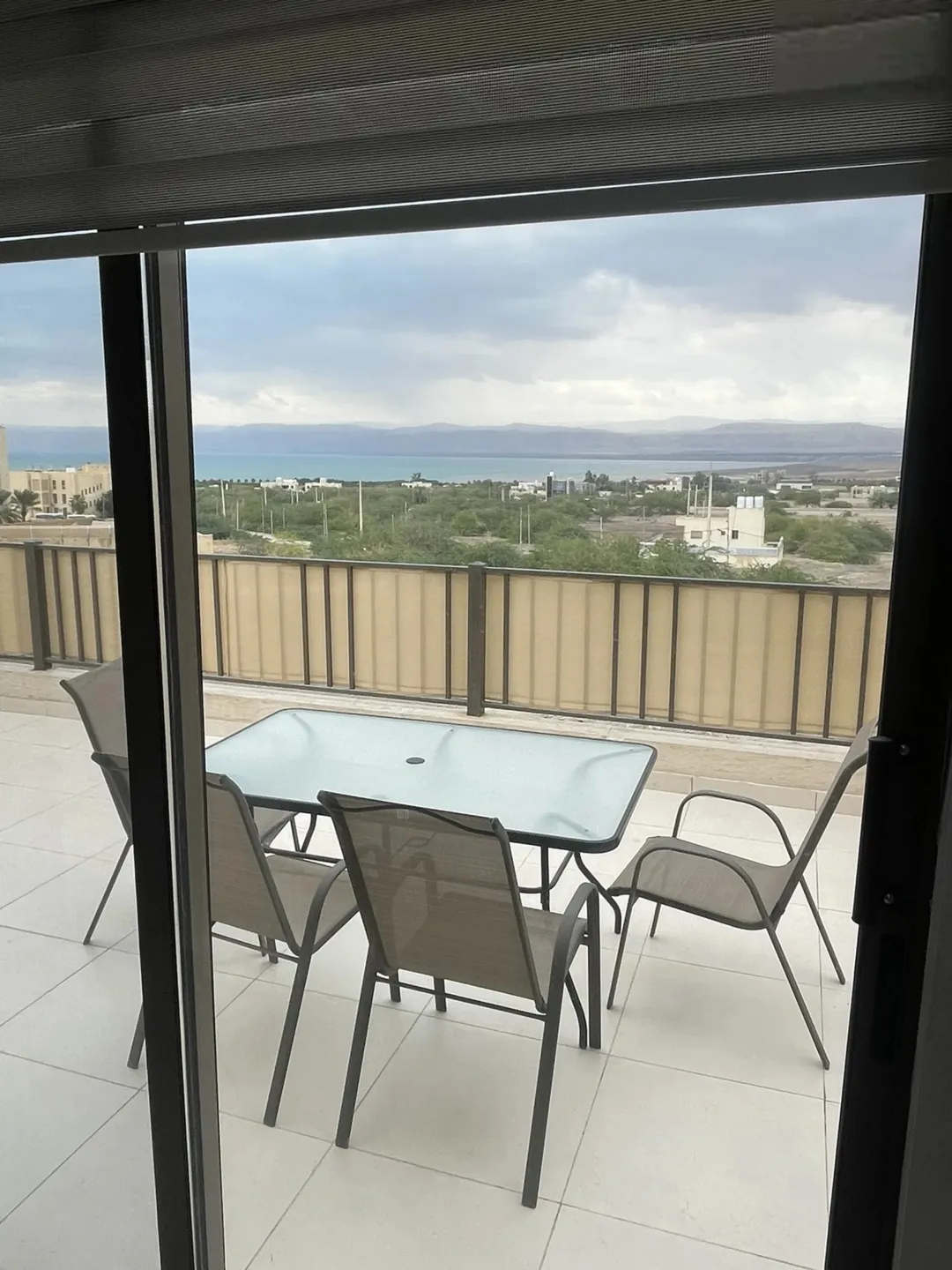 فيلا من 3 طوابق تشطيبات فاخره وإطلاله رائعه على البحر الميت Splendid villa with pool