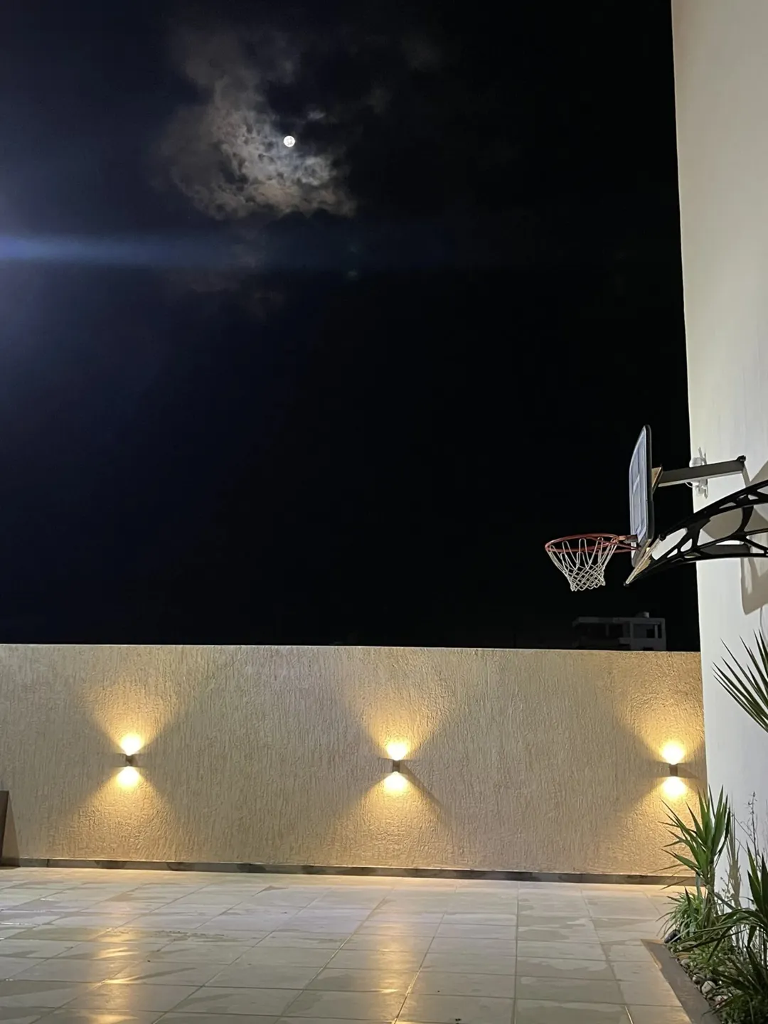 فيلا من 3 طوابق تشطيبات فاخره وإطلاله رائعه على البحر الميت Splendid villa with pool