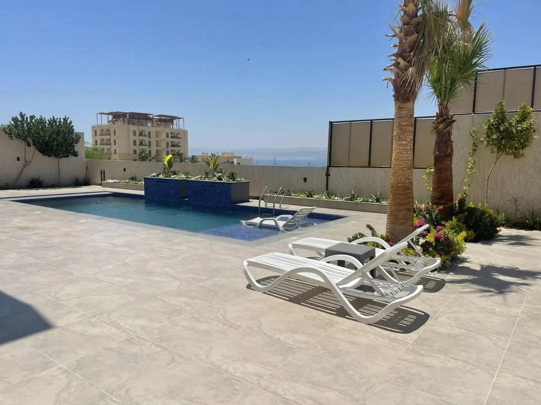 فيلا من 3 طوابق تشطيبات فاخره وإطلاله رائعه على البحر الميت Splendid villa with pool