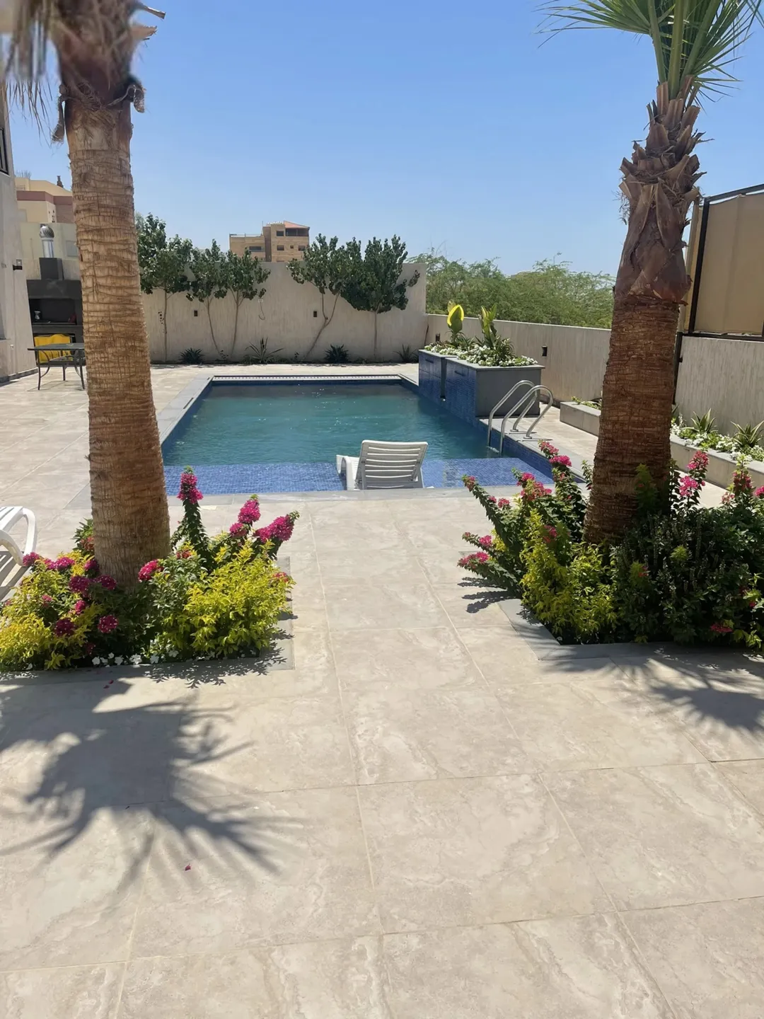 فيلا من 3 طوابق تشطيبات فاخره وإطلاله رائعه على البحر الميت Splendid villa with pool