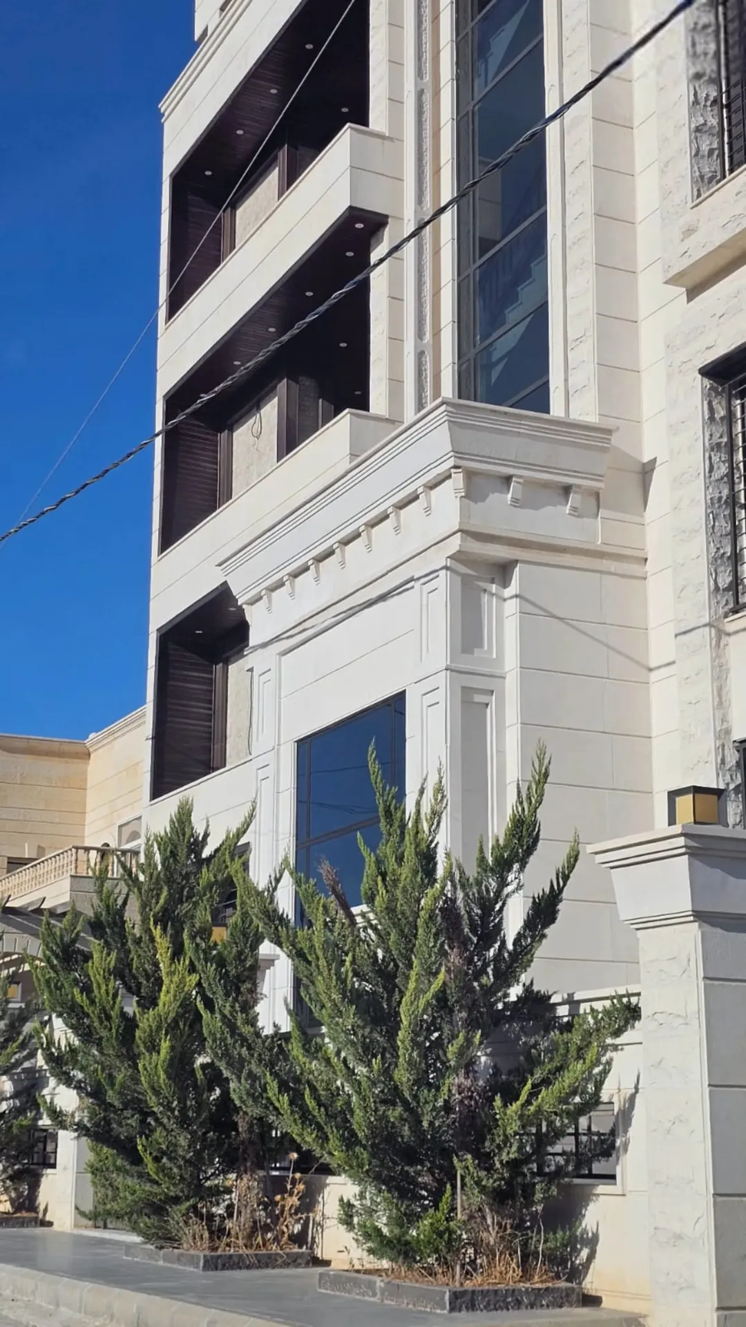 عمارة سكنية فاخرة للبيع في الجبيهة – حي المنصور