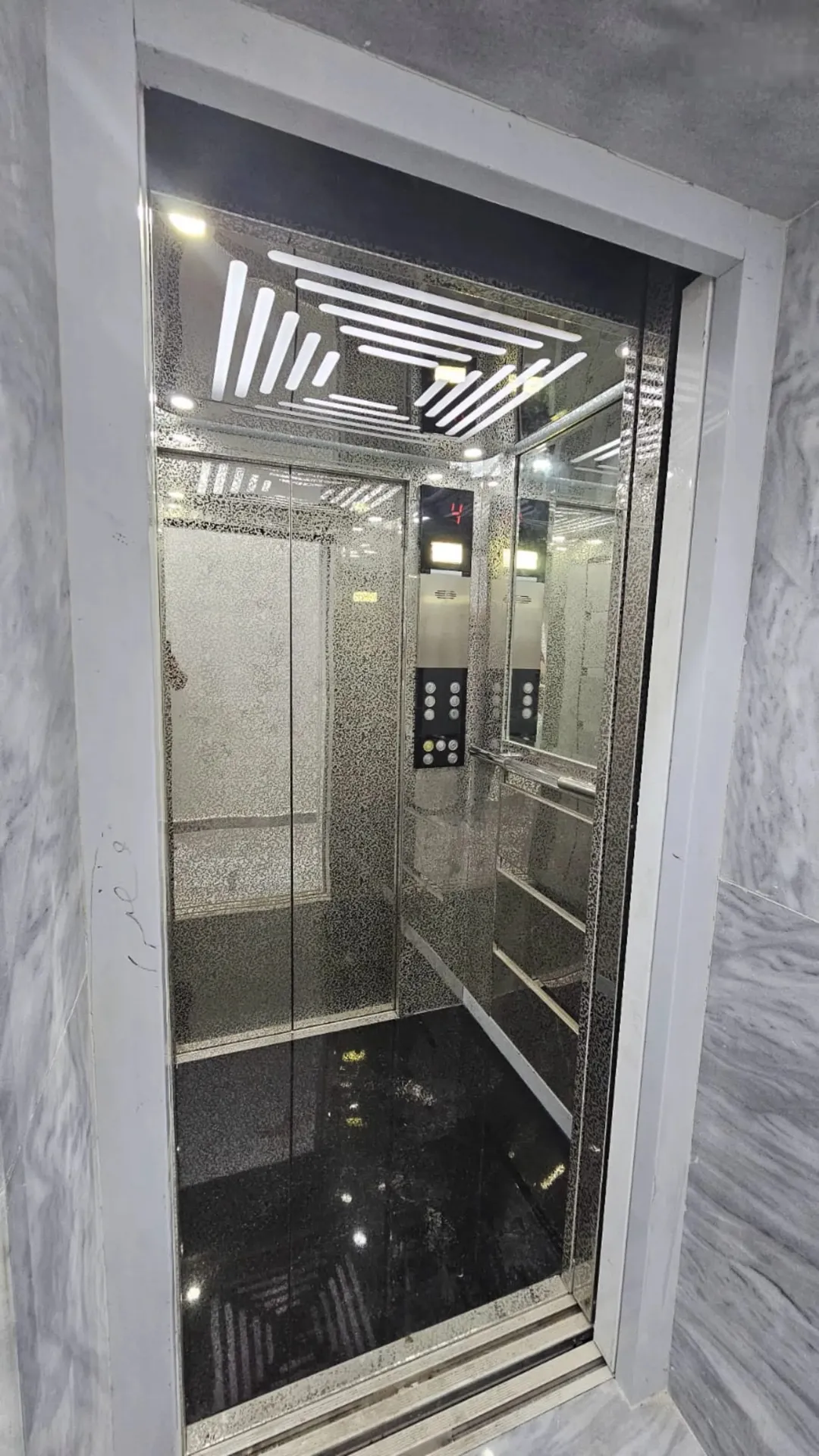 عمارة سكنية فاخرة للبيع في الجبيهة – حي المنصور