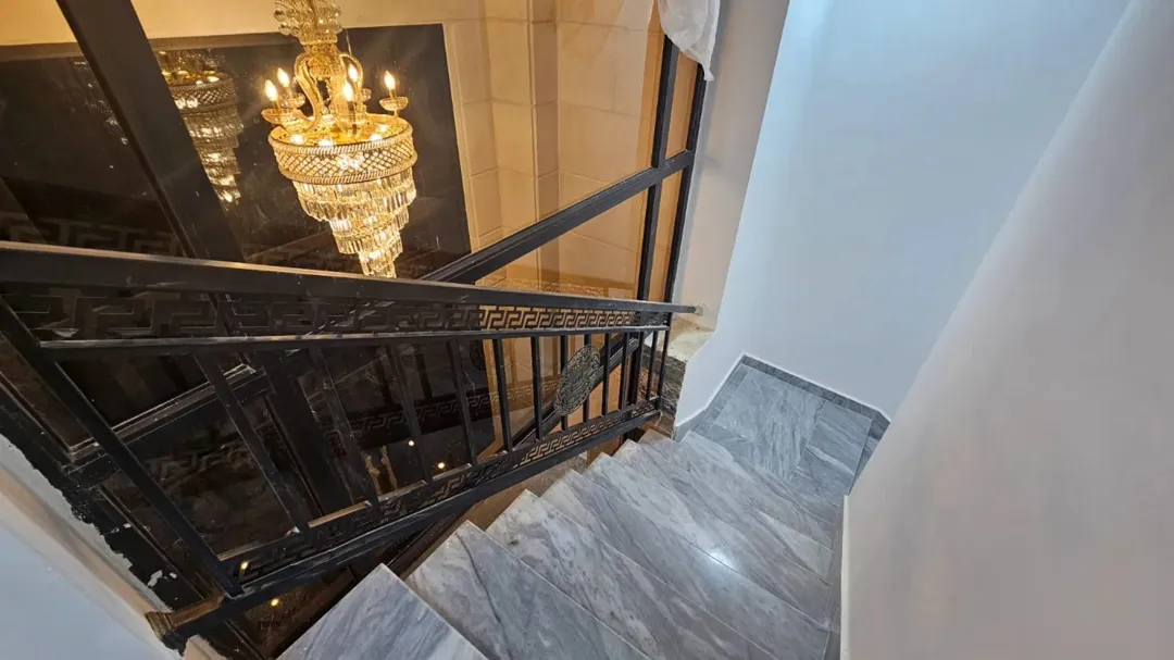 عمارة سكنية فاخرة للبيع في الجبيهة – حي المنصور