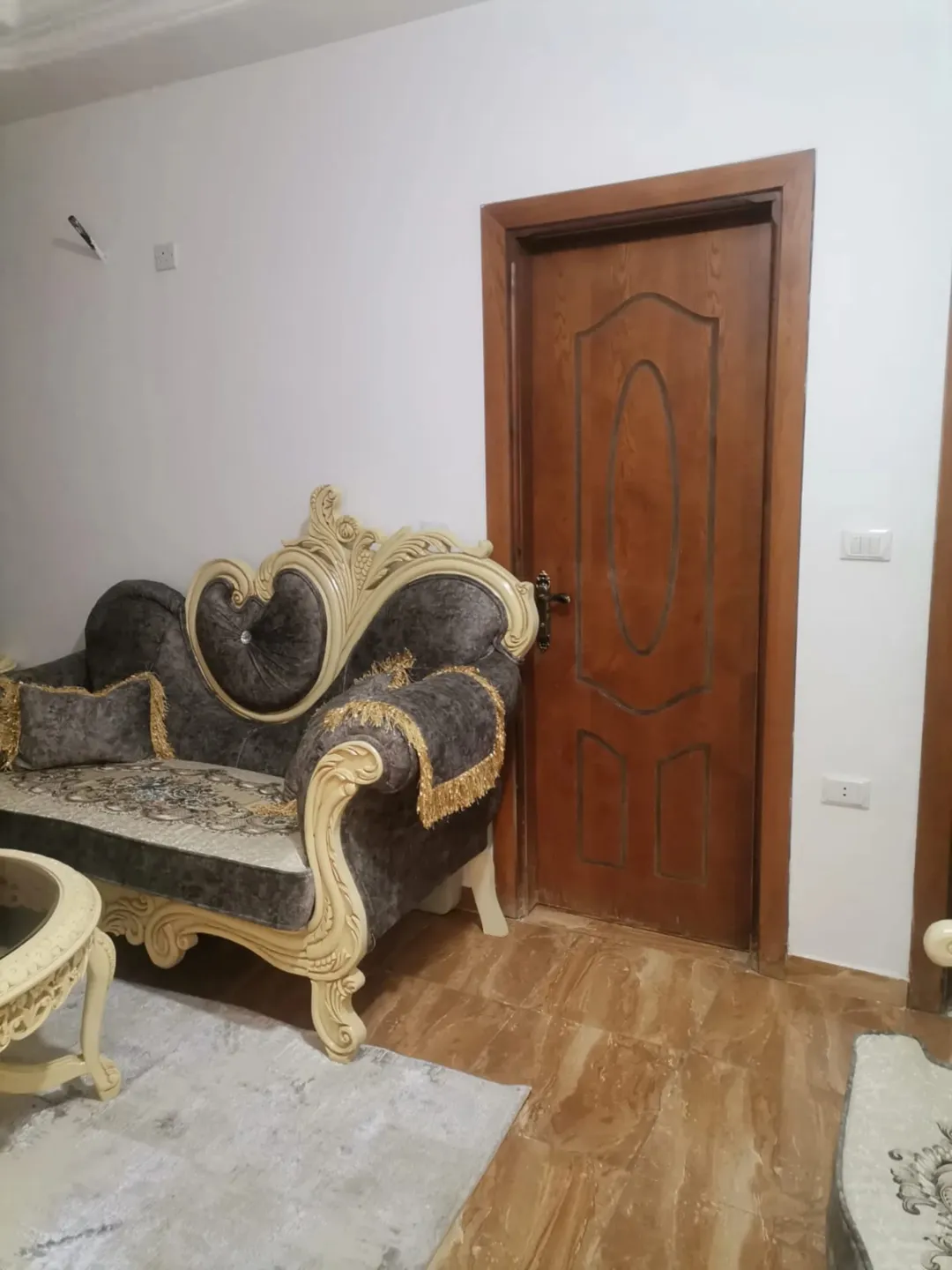 شقه حديثه في ارقى مناطق الزهور بسعر مغري للبيع