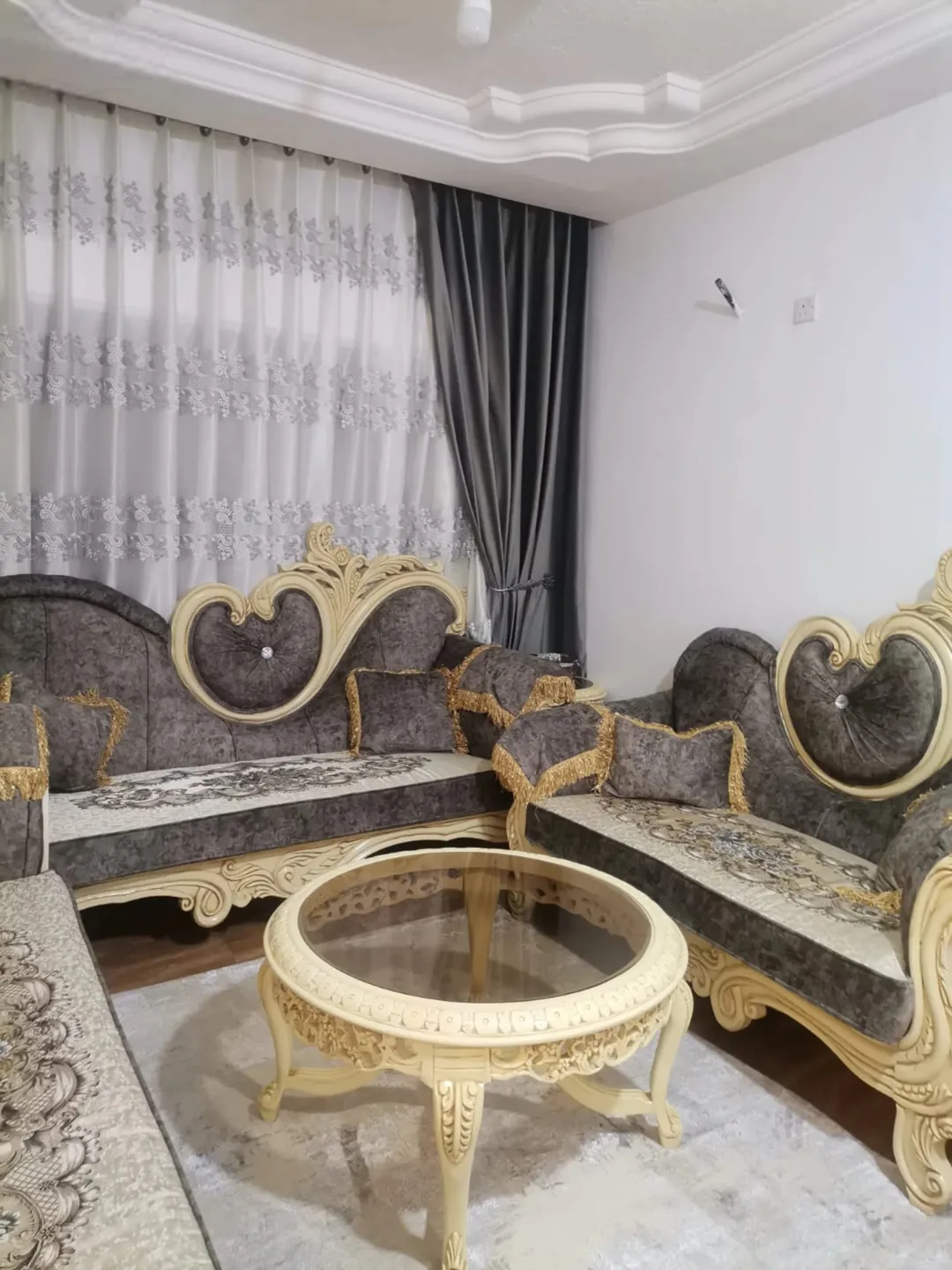 شقه حديثه في ارقى مناطق الزهور بسعر مغري للبيع