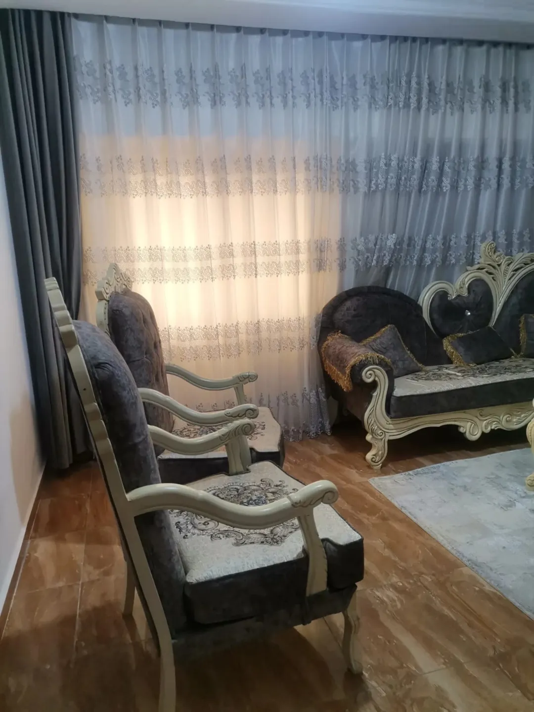 شقه حديثه في ارقى مناطق الزهور بسعر مغري للبيع