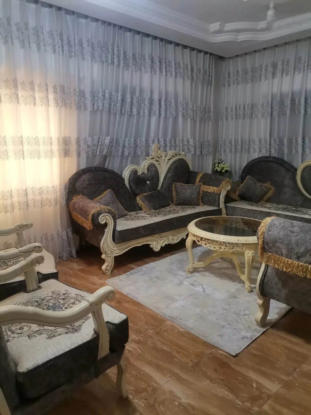 شقه حديثه في ارقى مناطق الزهور بسعر مغري للبيع