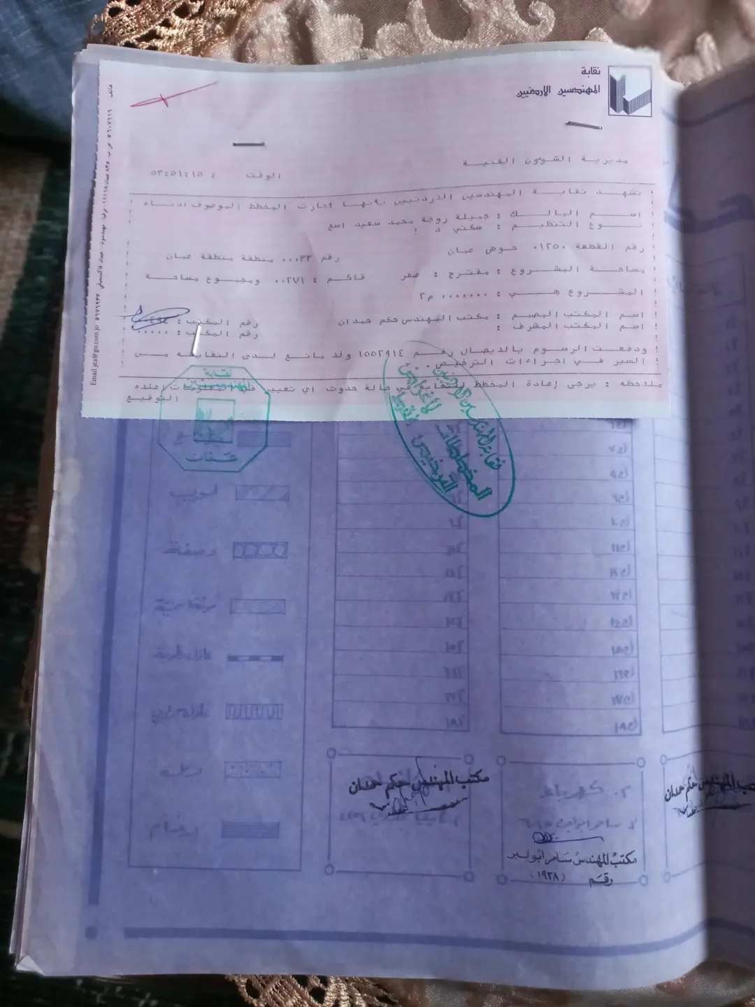 بيت رائع ثلاثي الطوابق للبيع في منطقة جبل القصور