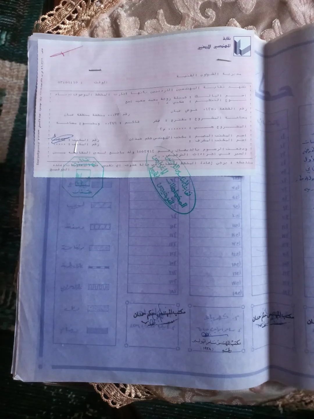 بيت رائع ثلاثي الطوابق للبيع في منطقة جبل القصور