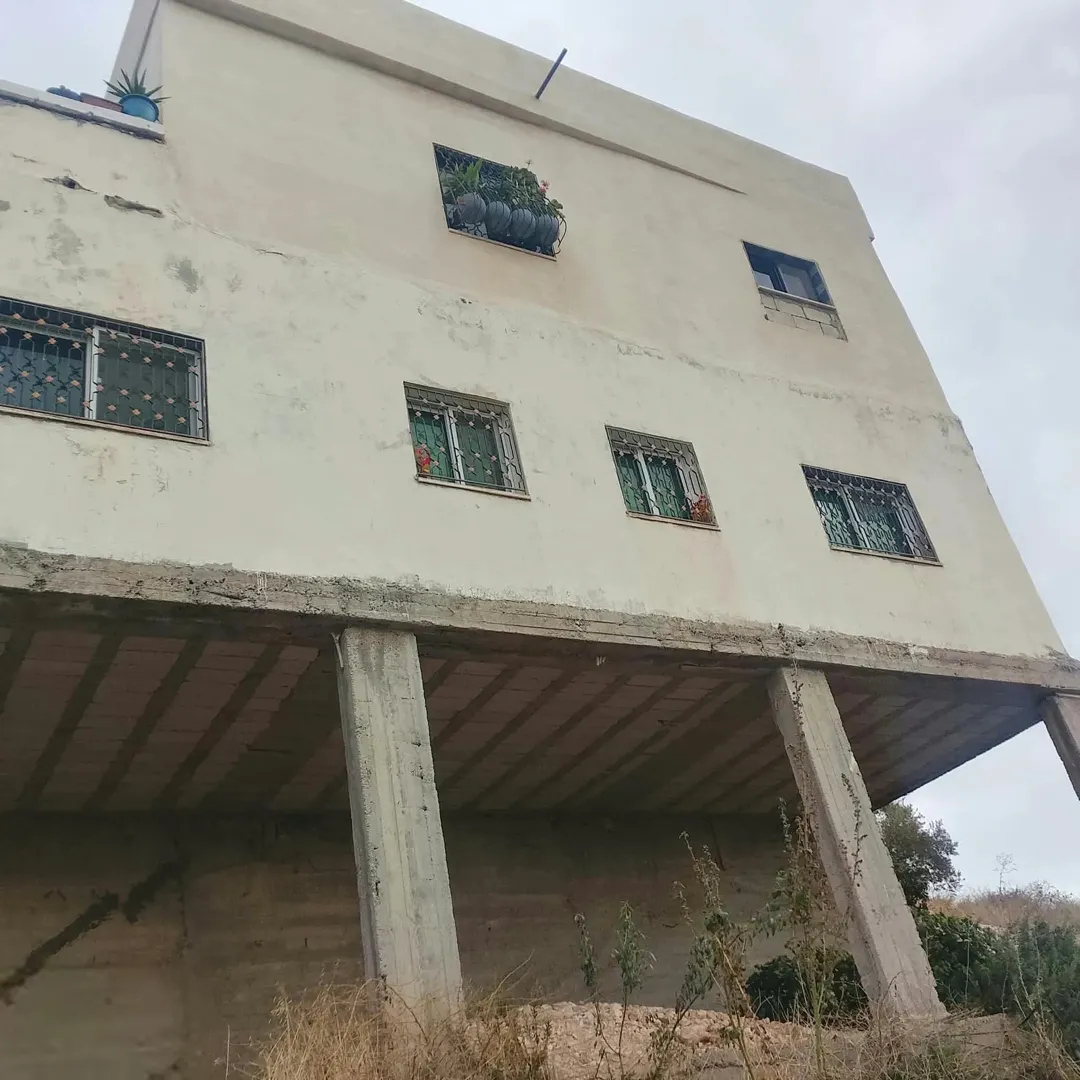 بيت طابقين للبيع